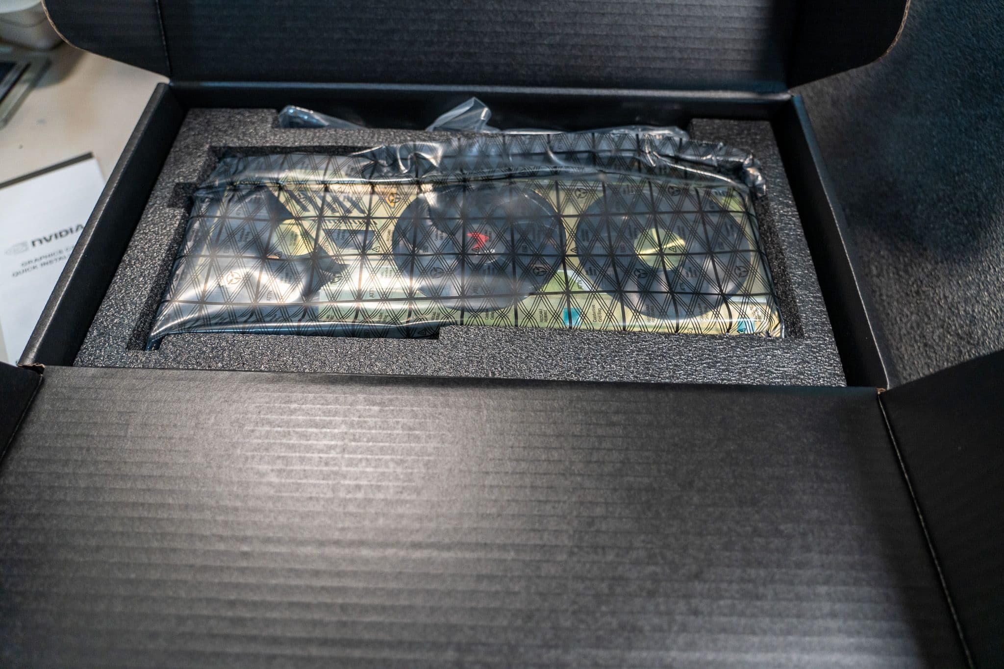 [開箱] PNY XLR8 GeForce RTX4090 UPRISING 圖片 7