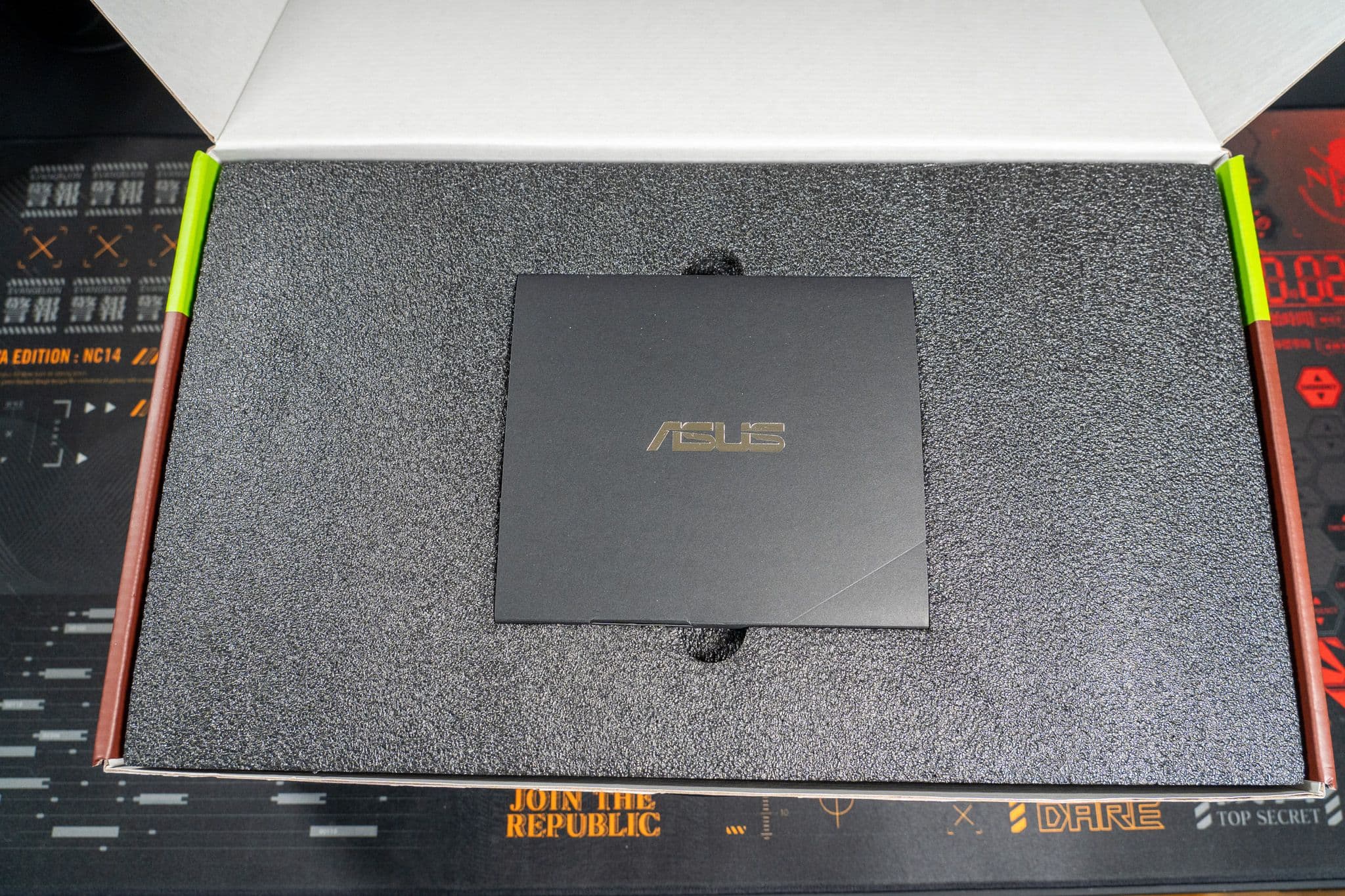 [心得] 全球首發！RTX4090(?) 24G Noctua開箱 圖片 6